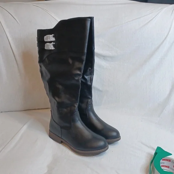 Journee Collection Tori Black Boot. Size 9.5-XWC - Picture 3 of 5